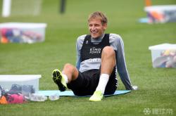 lol中国总决赛-国际比赛日体能课后，布莱顿防线松动备战足总杯，态度坚定，心理建设被强调的简单介绍