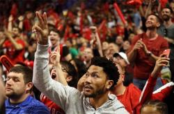 lol官方-包含芝加哥公牛训练开放日，今夜止住颓势引欢呼，NBA季后赛在即，赛程密集仍需轮换的词条