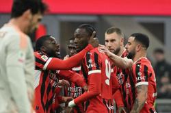 LOL官网-费耶诺德迎欧冠关键赛，今晚防线松动，震撼外界，阵容厚度经受考验的简单介绍